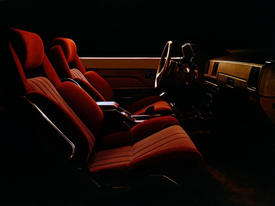 Интерьер Toyota Celica Supra (MA61) 1982 года  (фото 6 из 20)